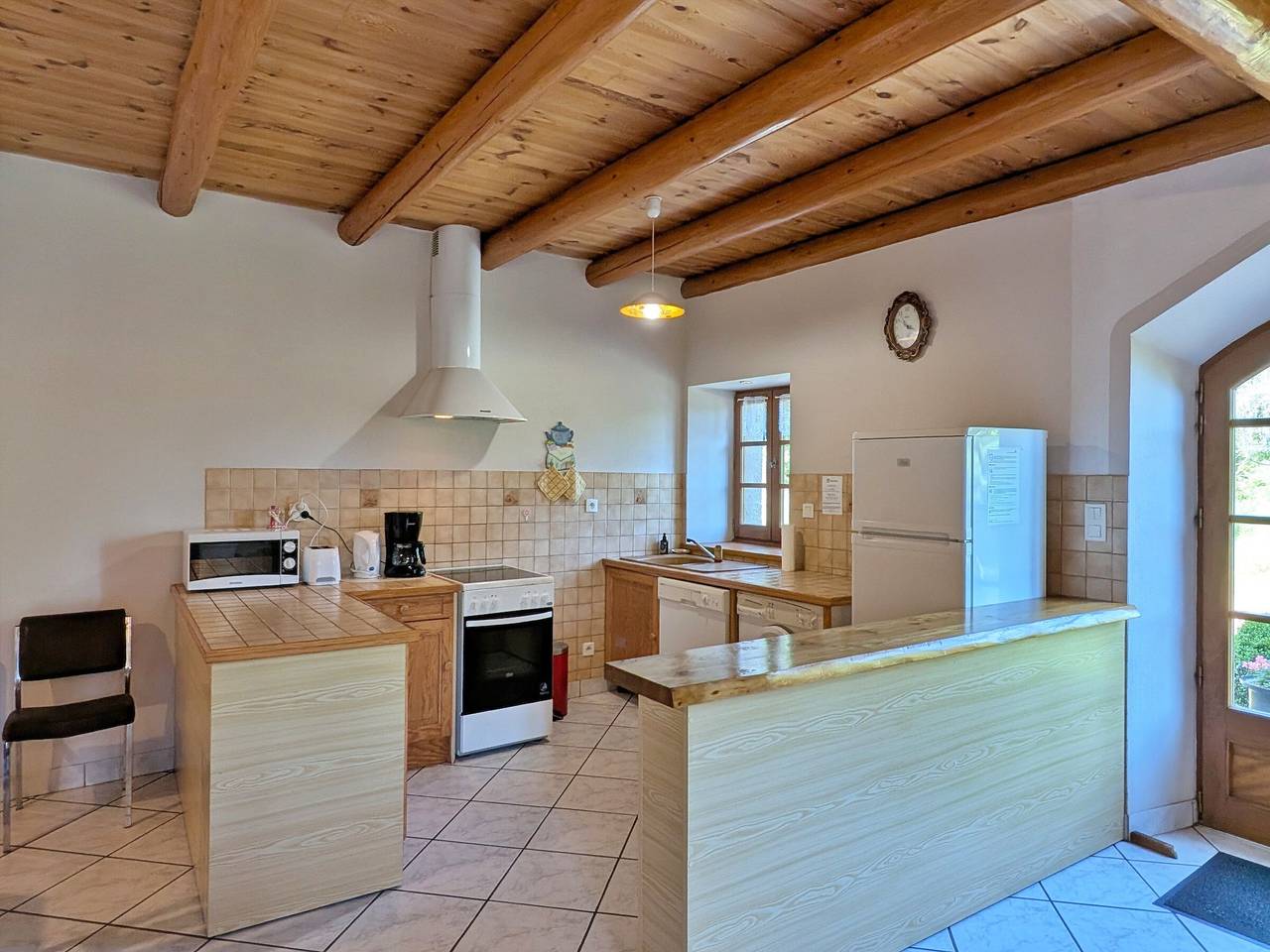 Grande maison en pierres avec jardin, proche d'un bourg médiéval, animaux acceptés in Allègre, Parc Naturel Régional Livradois-Forez