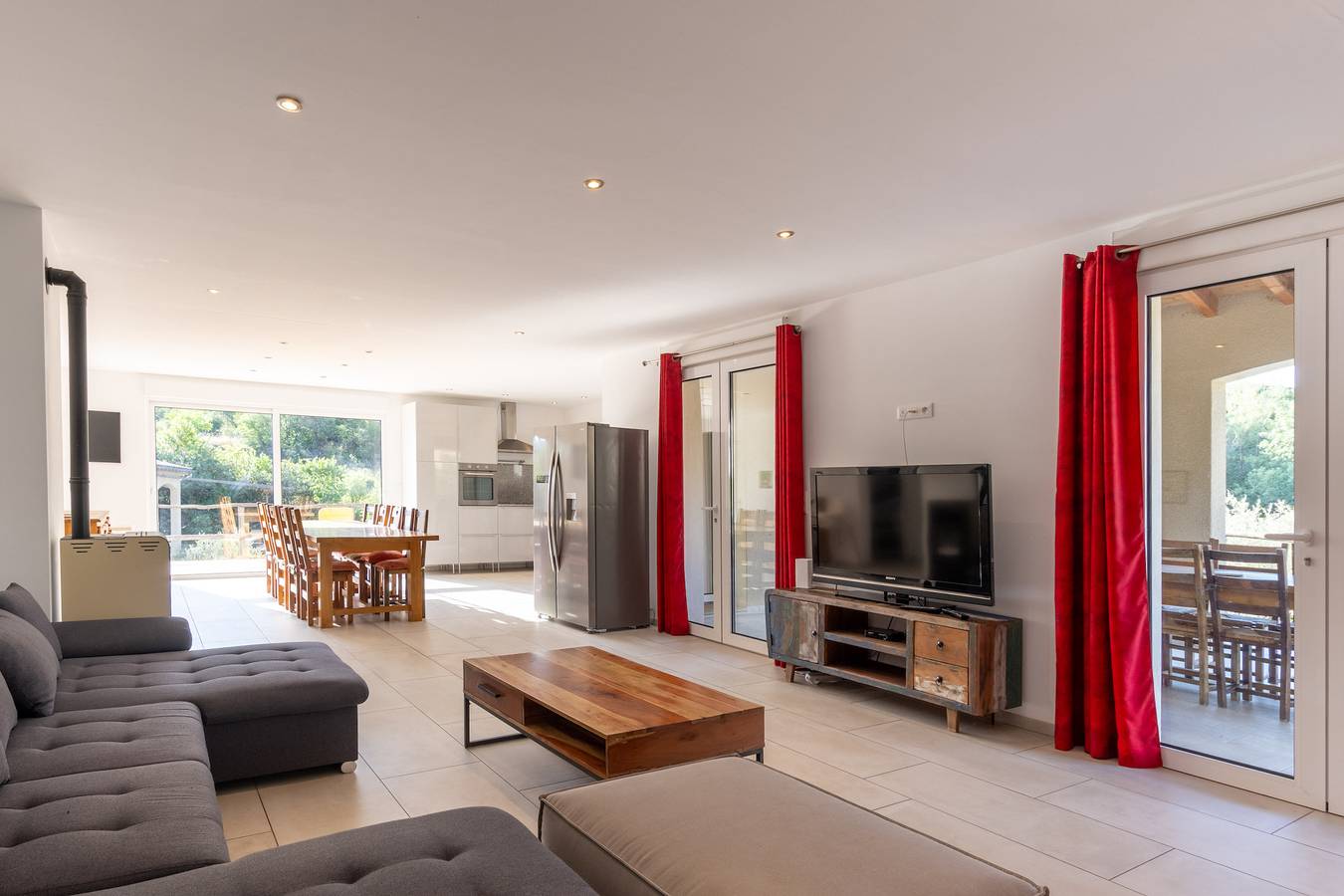 Maison de vacances 'Luminières 2' avec vue sur la montagne, Wi-Fi et climatisation in Les Salelles, Parc naturel régional des Monts d'Ardèche