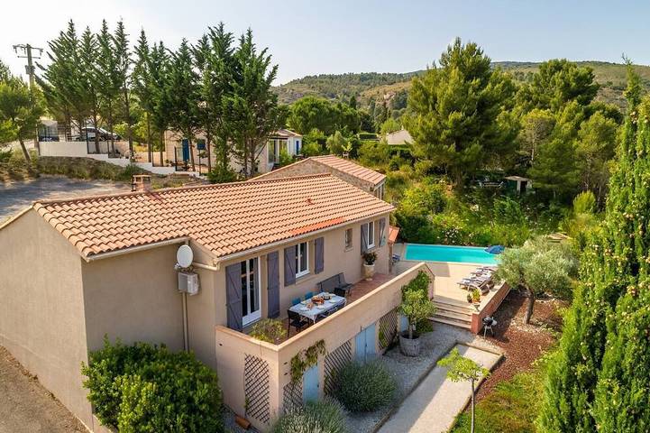 Villa pour 6 personnes, avec jardin ainsi que terrasse et piscine
