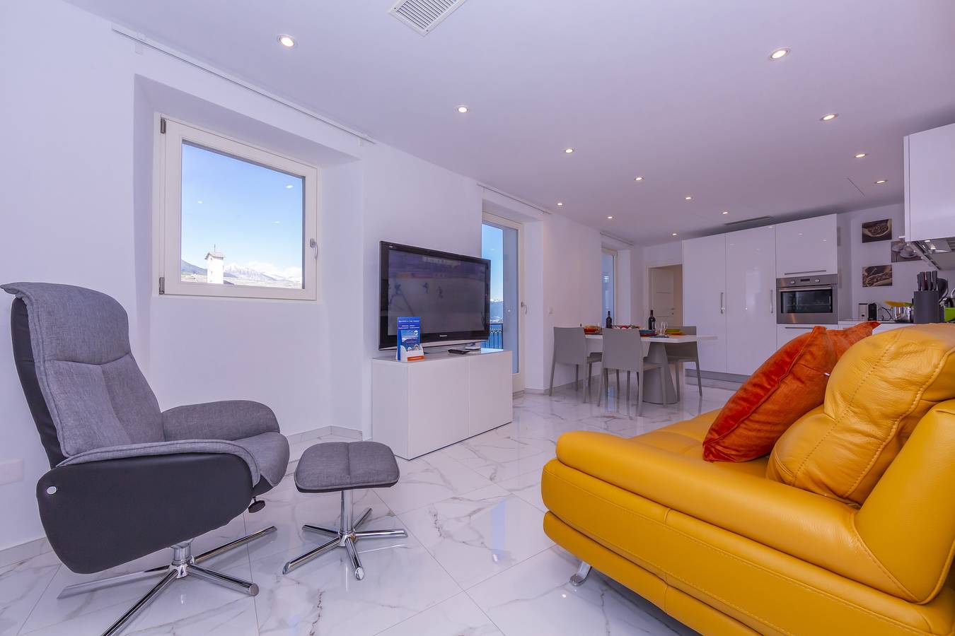 Appartamento intero, Yellow view apartment in Ronco sopra Ascona, Alpi Ticinesi e del Verbano