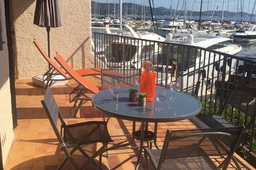 Gîte pour 4 personnes, avec terrasse, animaux acceptés dans Port des Marines de Cogolin