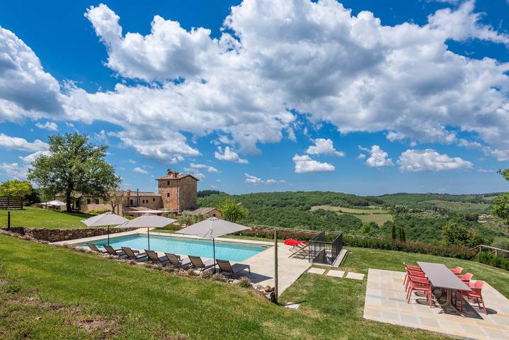 Agriturismo per 10 persone, con Giardino a Radda in Chianti