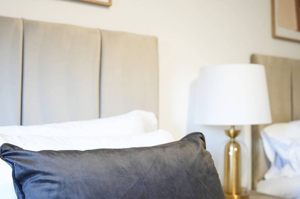 4Br House By Caledonia Luxe Stays Livingston in Livingston, West Lothian
