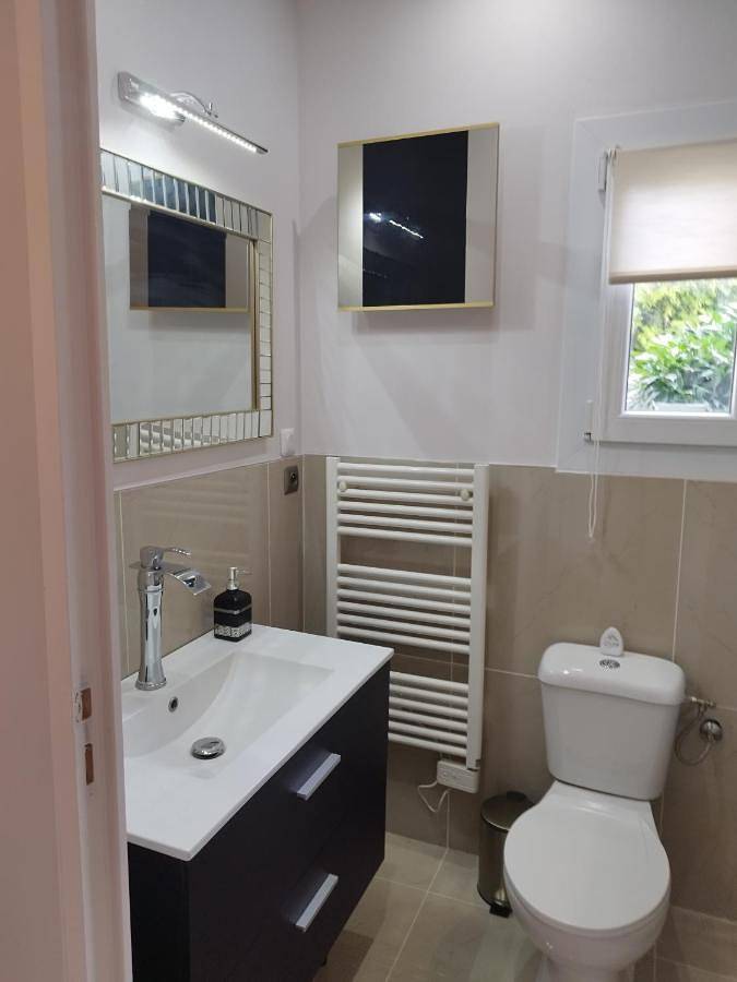 Appartement entier, One-Bedroom Apartment in La Boisse, Ain
