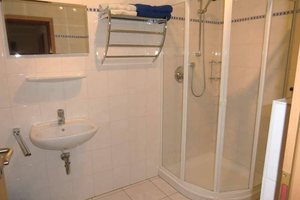 Ganze Wohnung, Romantisches Weindorf große, ruhige Südterrasse, Moselpanoramawege, Gartensauna in Minheim, Bernkastel-Kues & Umgebung