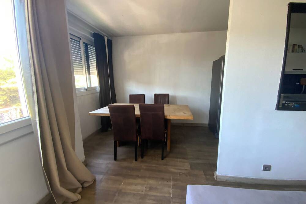 Entire apartment, Large air-conditioned apartment between the beach and the center of Montpellier in Croix d'Argent, Montpellier