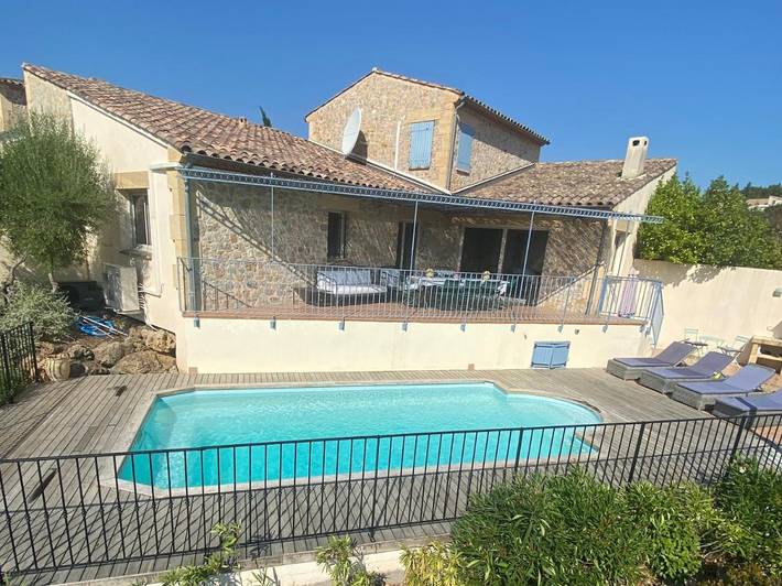 Location de vacances pour 10 personnes, avec piscine ainsi que jardin et vue à Durban-Corbières
