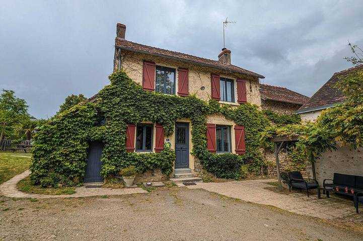 Gîte pour 6 personnes, avec jardin et piscine