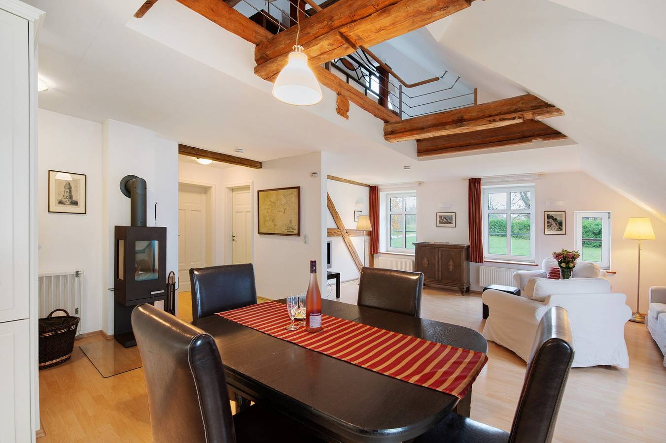 Apartamento entero, Apartamento 'Gut Rattelvitz - Galerie Ost' con vistas al mar, terraza privada y Wi-Fi in Gingst, Rügen