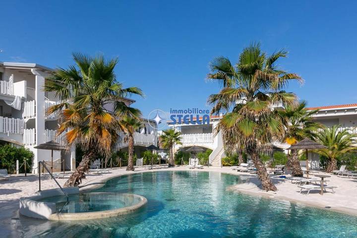 Camping für 4 Personen, mit Balkon und Whirlpool sowie Terrasse und Pool