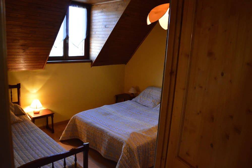 Country house in the mountains feet in Volcans d'Auvergne Regional Nature Park
