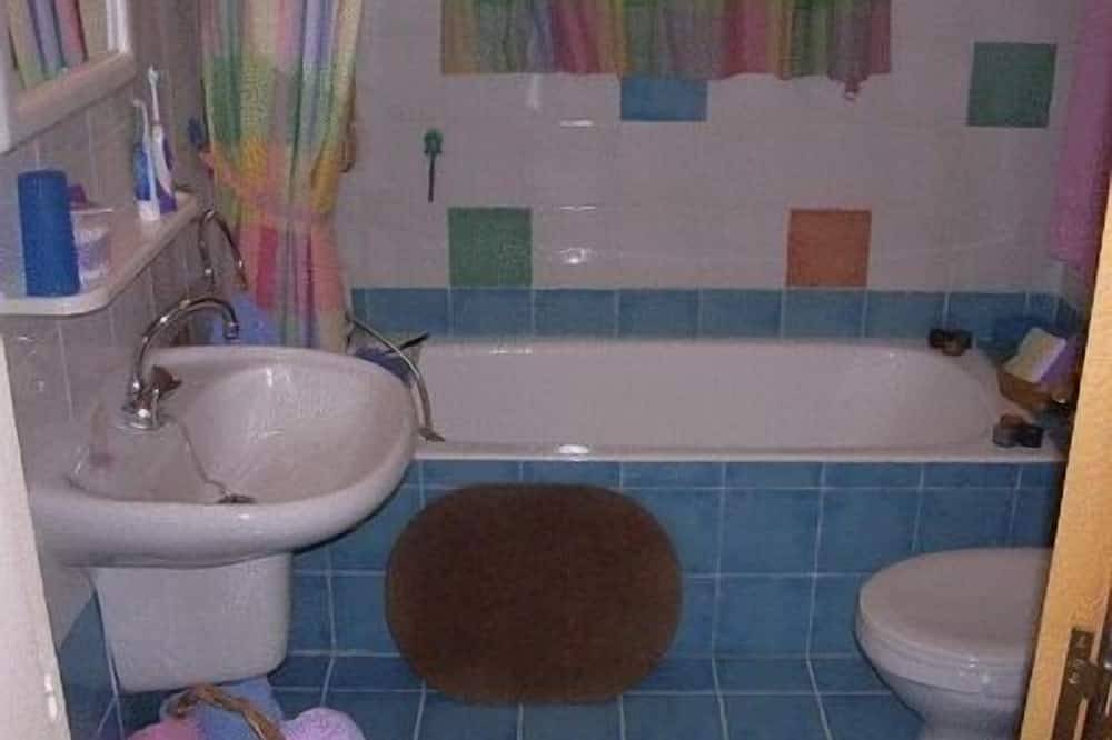 Entire apartment, Stunning 2 Bedroom Ground Floor Apartment In Paphos in Paphos, South Cyprus