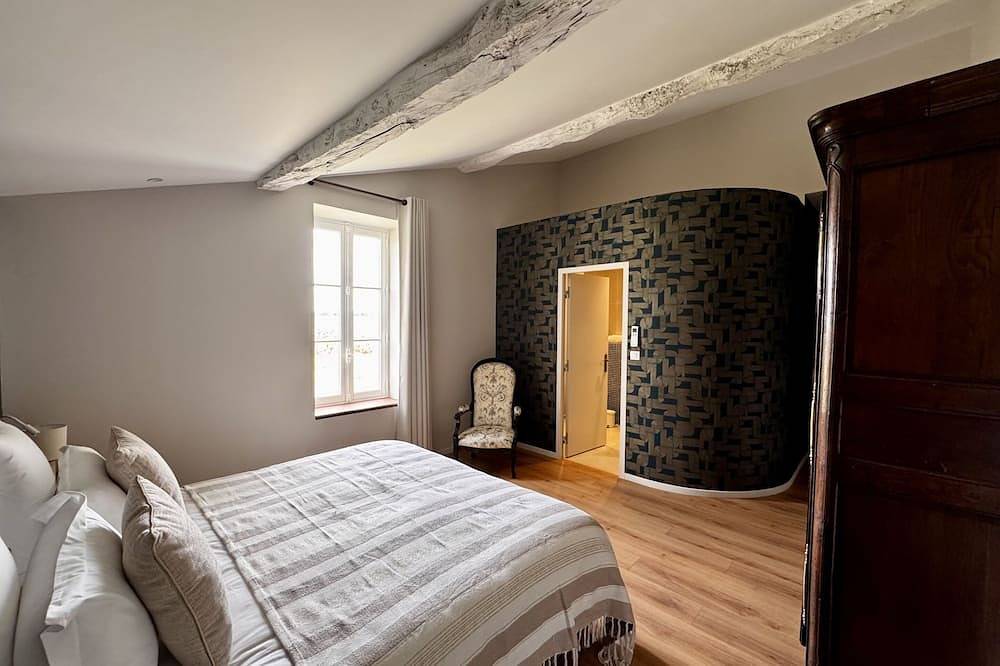 Luxury 3-bedroom king-size house with pool view in Saint-Sulpice-de-Faleyrens, Libourne region
