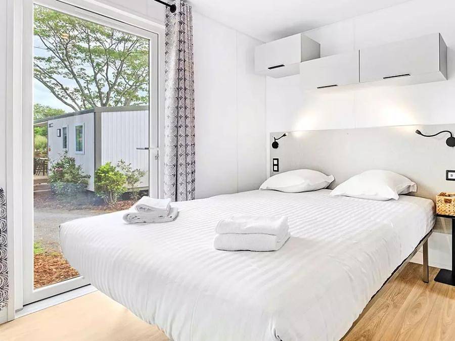 Yelloh! Village Domaine Berrua - Mobilhome 4 personnes - Cottage Ilbarritz Premium 3 Pièces 4 Personnes Climatisé + Tv + Jacuzzi in Bidart, Région de Bayonne