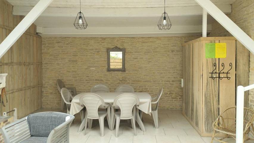 Location de vacances pour 6 personnes, avec terrasse, animaux acceptés à Arçais - 4