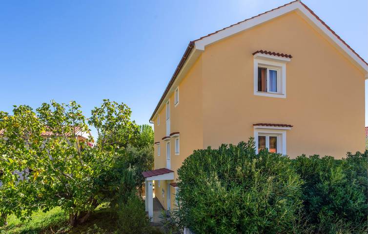 Ferienwohnung für 4 Personen, mit Terrasse und Garten in Baska - 2