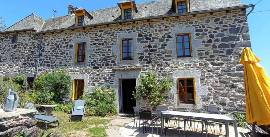 Location de vacances pour 10 personnes, avec Terrasse et Vue à Saint-Chély-d'Aubrac - 2