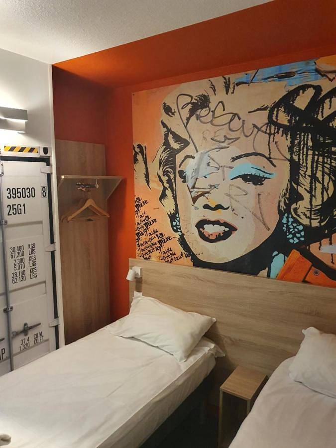Kyriad Direct Martigues in Martigues, Côte méditerranéenne (France)