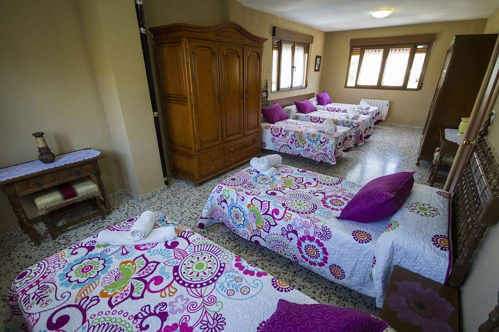 La Casita de Rufo, con piscina, barbacoa y wifi a 10 min del centro de Granada in Entorno de Sierra Nevada, Cenes de la Vega
