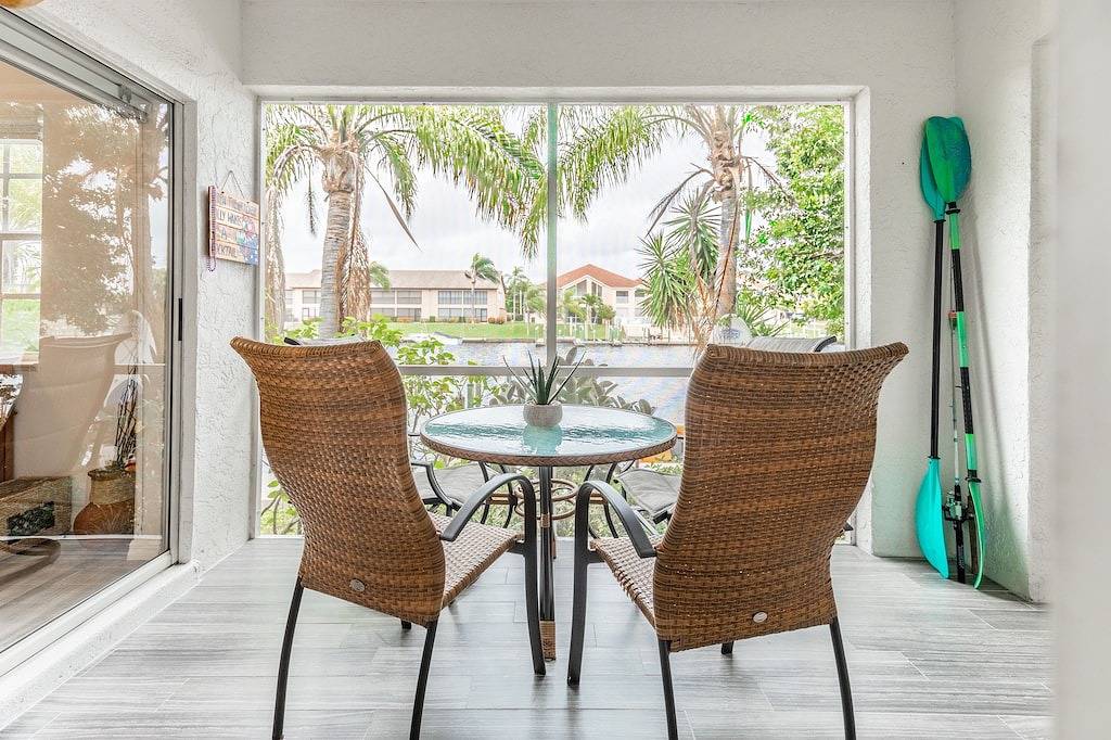 Enchanting tropical waterfront villa with boat slip, bikes, kayaks heated  pool! in Cape Coral, Southwest Florida