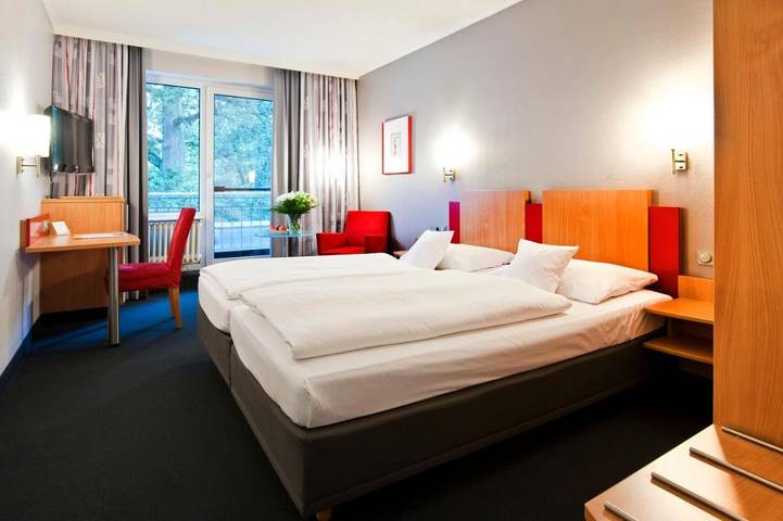 Hotel für 5 Personen, mit Balkon und Terrasse sowie Garten in Ahrensburg - 3