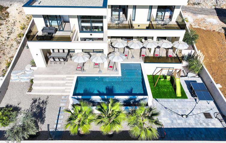 Ferienhaus für 8 Personen, mit Pool und Terrasse in Jasenice