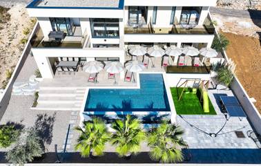 Ferienhaus für 8 Personen, mit Pool und Terrasse in Jasenice