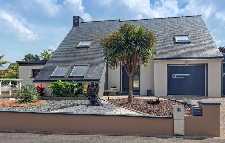 Location de vacances pour 6 personnes, avec Jacuzzi et Terrasse ainsi que Jardin et Sauna à Landivisiau