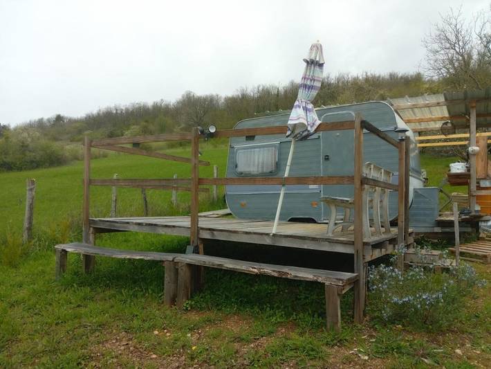 Camping pour 2 personnes, avec terrasse ainsi que vue et jardin, animaux acceptés dans Nièvre - 3