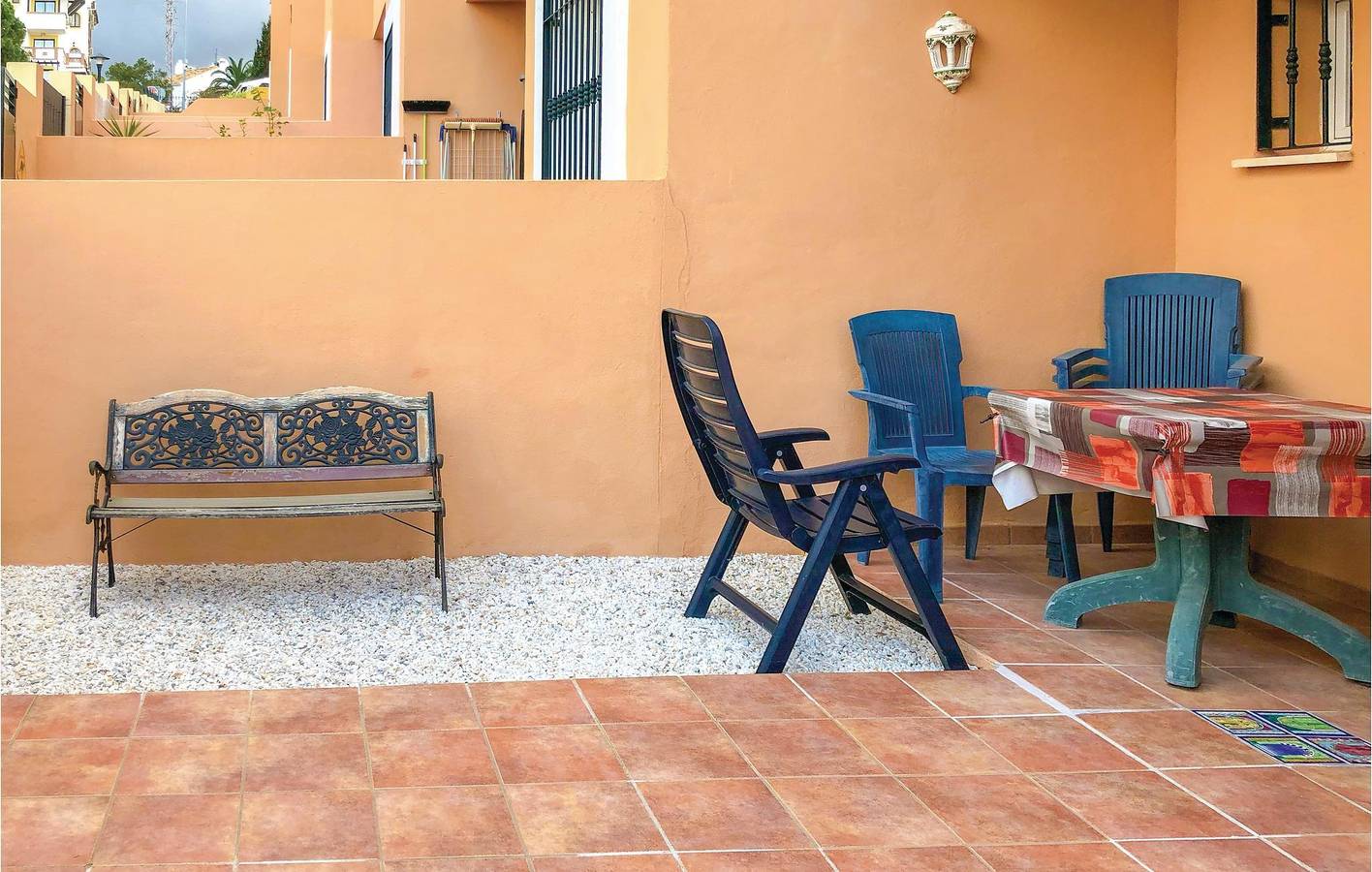 Sonnige Eigentumswohnung mit Meerblick: Pool, Terrasse & Parkplatz in Urbanizacion Calahonda, Mijas