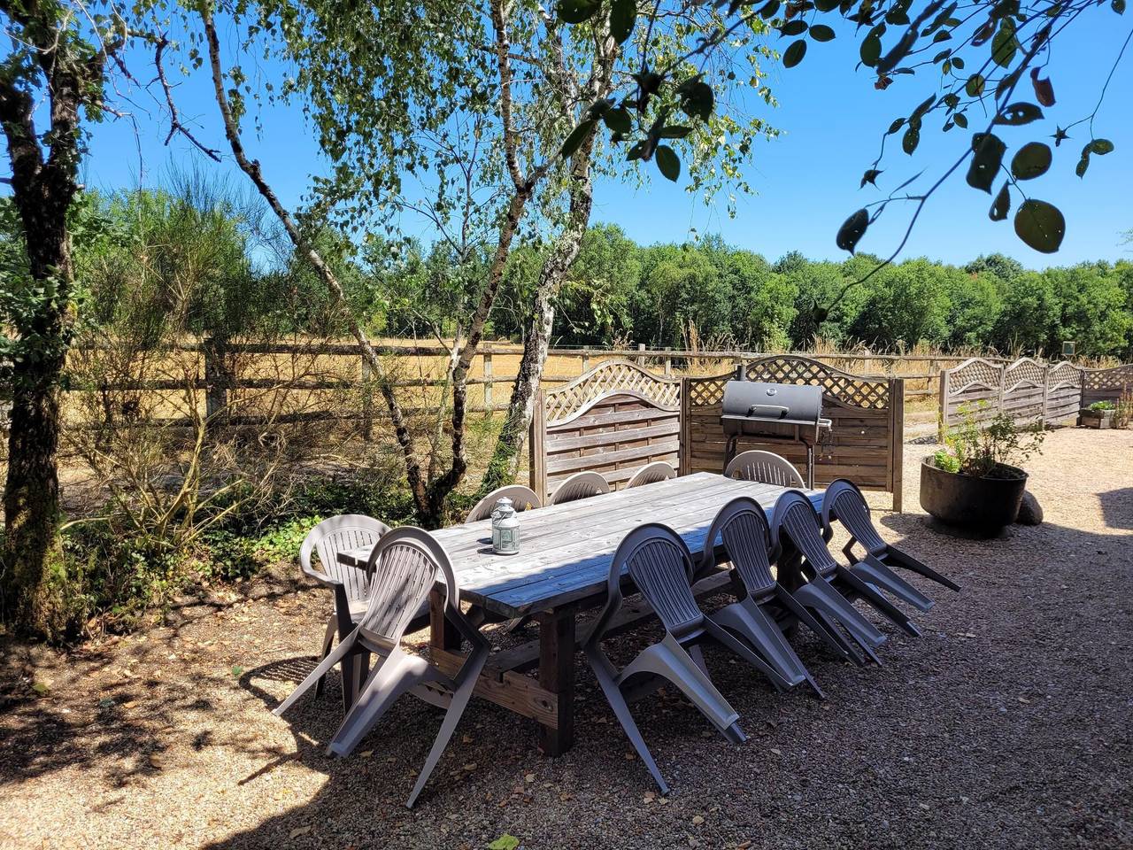 Casa rural 'Gite Merlot' con piscina compartida, terraza privada y wifi in Saint-Saud-Lacoussière, Parque Natural Regional Périgord-Limousin