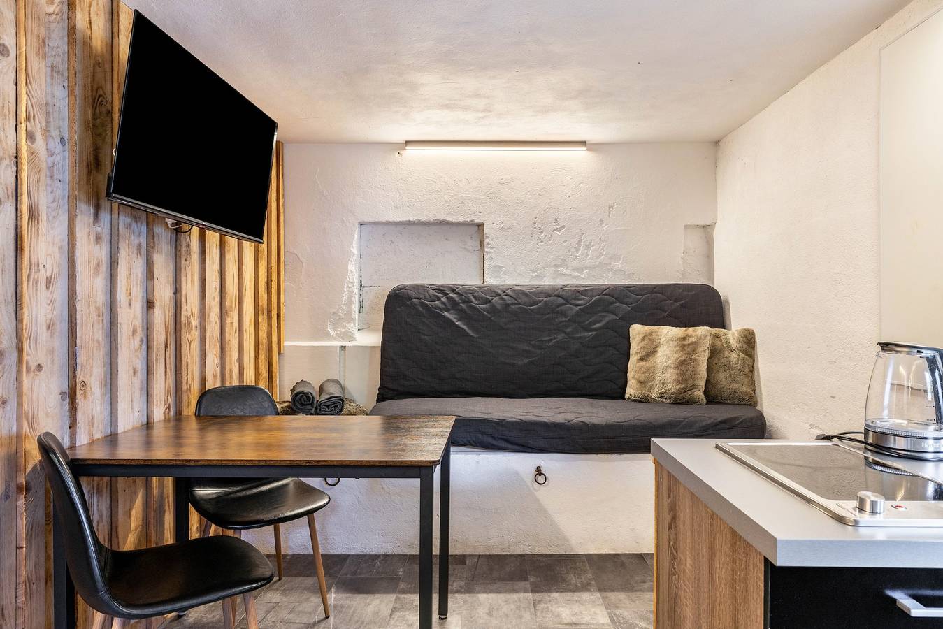 Ganze Wohnung, Ferienwohnung Tostner Burgblick – Ruhig in Grünlage mit Terrasse in Feldkirch, Rätikon Gebirgsgruppe