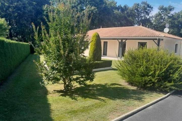 Location de vacances pour 7 personnes, avec Terrasse et Jardin à Latresne