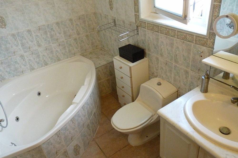 5 km vom Meer entfernt, üppiges Grün und absolute Ruhe in La Colle-sur-Loup, Cannes und Umgebung