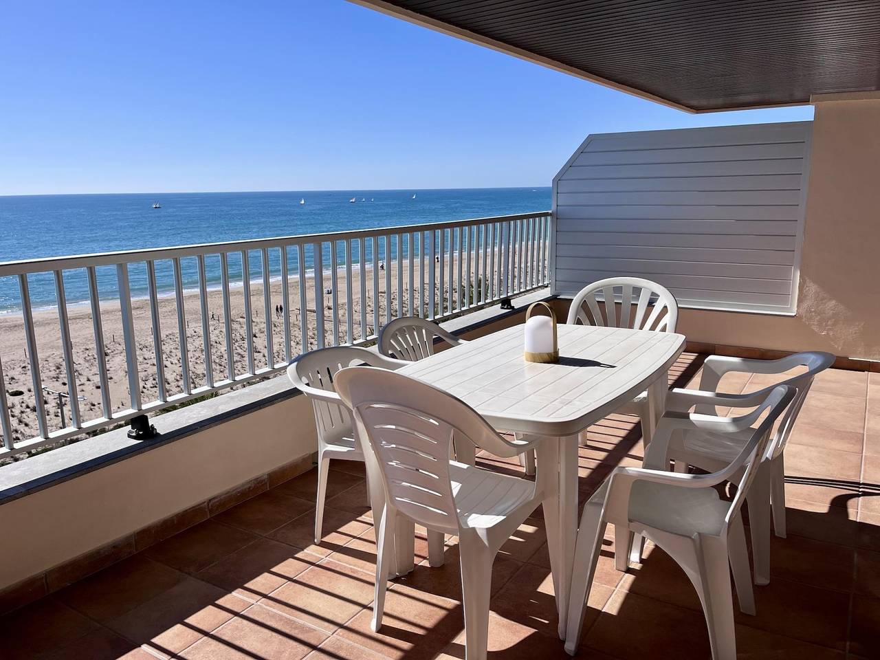 Apartamento vacacional entero, Amplio apartamento en primera línea de mar con espectaculares vistas in Calafell, Costa Dorada