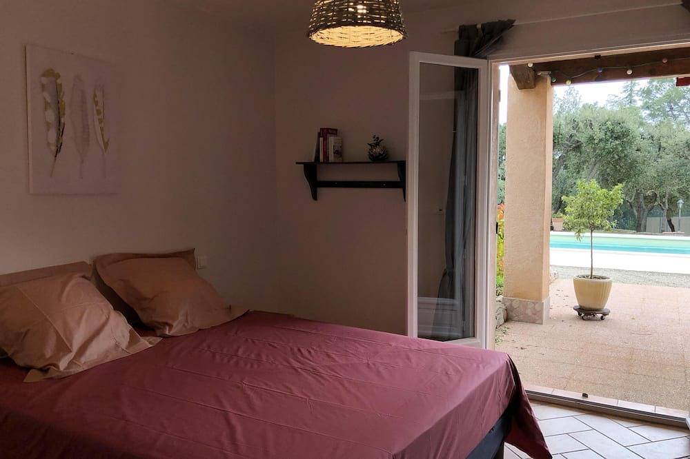 In het hart van 4600m2 eiken, rustig: zwembad, tennis, jeu de boules, privé in Flayosc, Draguignan en omgeving