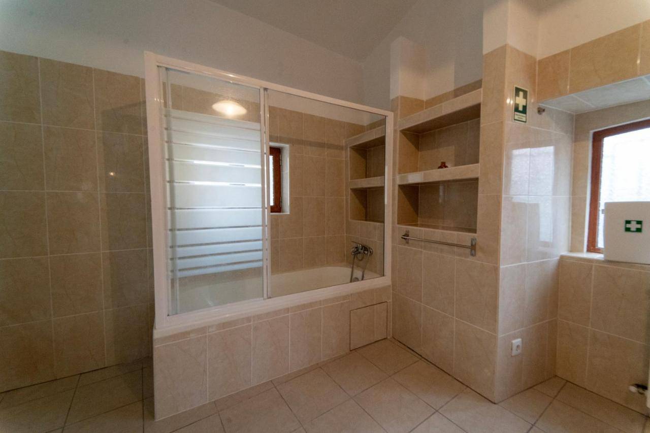 Four-Bedroom House in Famalicão, Leiria distrito