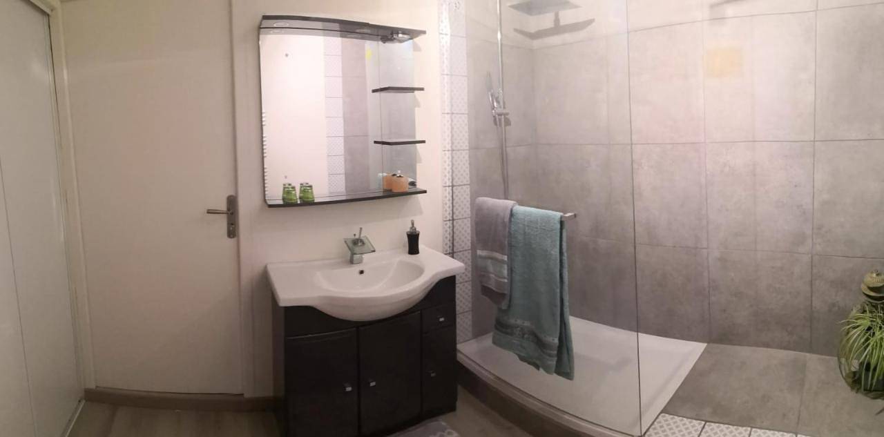 Twin Room in La Chapelle-en-Lafaye, Montbrison