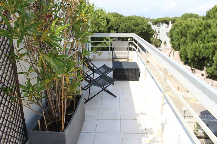 Appartement de vacances pour 8 personnes, avec piscine ainsi que balcon et jardin, animaux acceptés