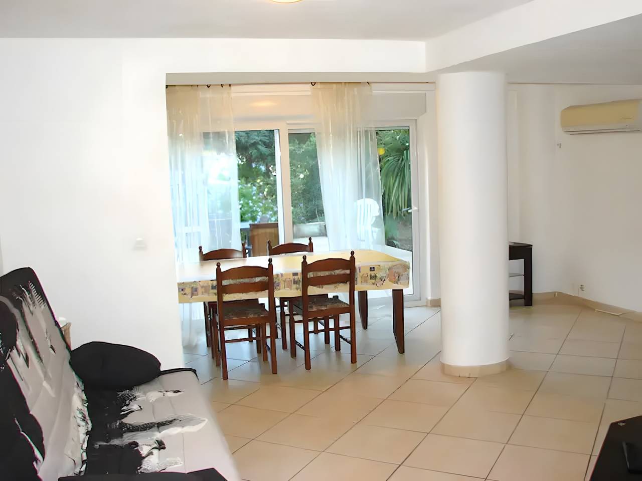 Ganze Wohnung, Appartement 'Courtille Plage' mit großer Terrasse und Meer in der Nähe in Fréjus Plage, Frejus