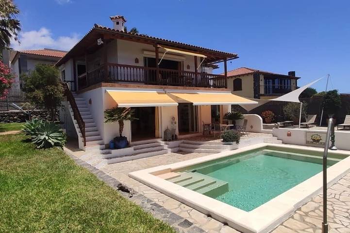 Ferienhaus für 4 Personen, mit Garten und Whirlpool sowie Balkon - 1