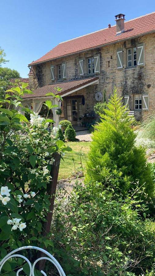 Cottage pour 2 personnes, avec piscine et vue ainsi que jardin et terrasse à Salvagnac-Cajarc