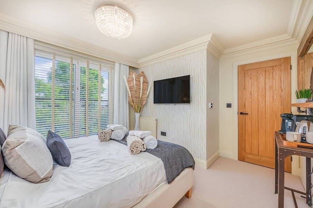 Stunning House • 30-Min to Silverstone • Office • Balcony • Parking • Self-Check-In • Yoko Property in Milton Keynes, South East England