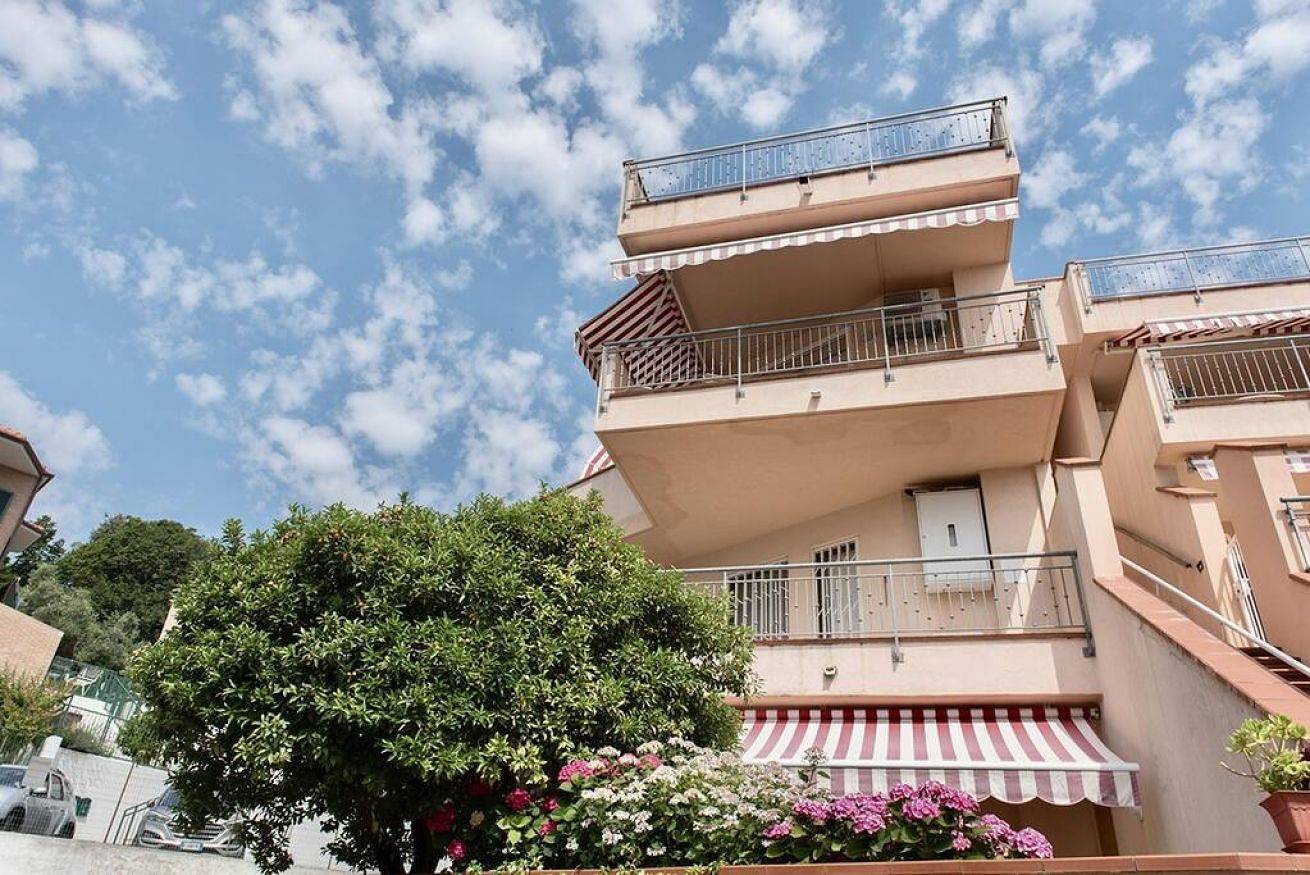 Entire apartment, S273 - Sirolo, comfortable three-room apartment with air conditioning in Sirolo, Riviera del Conero