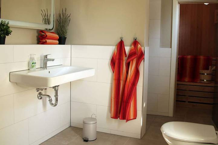 Ganze Wohnung, Topsanierte Ferienwohnung mit Sauna, Terrasse u. Garten in Büsum, Kreis Dithmarschen
