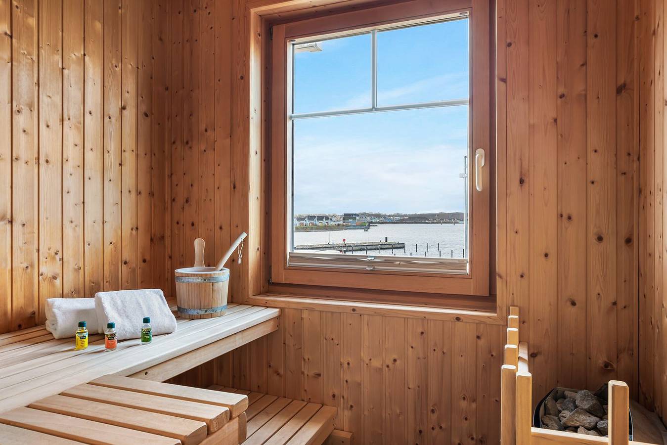 "Beach House" direkt am Sandstrand der Badebucht des Ostseeresort Olpenitz in Olpenitz, Kappeln