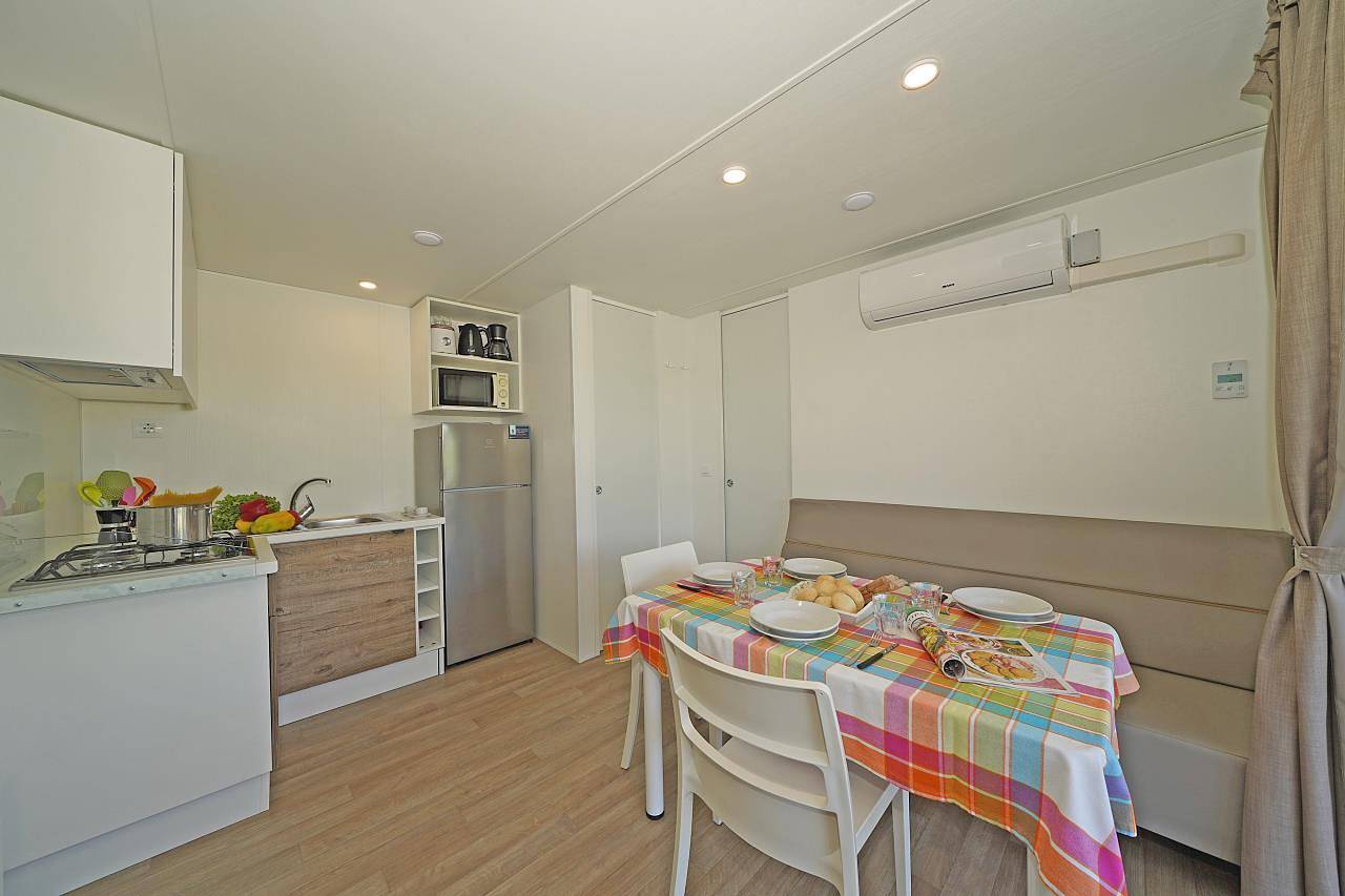 Ferienpark Butterfly Mobilehome Nabucco Deluxe S für 6 Personen in Peschiera del Garda, Montañas Garda