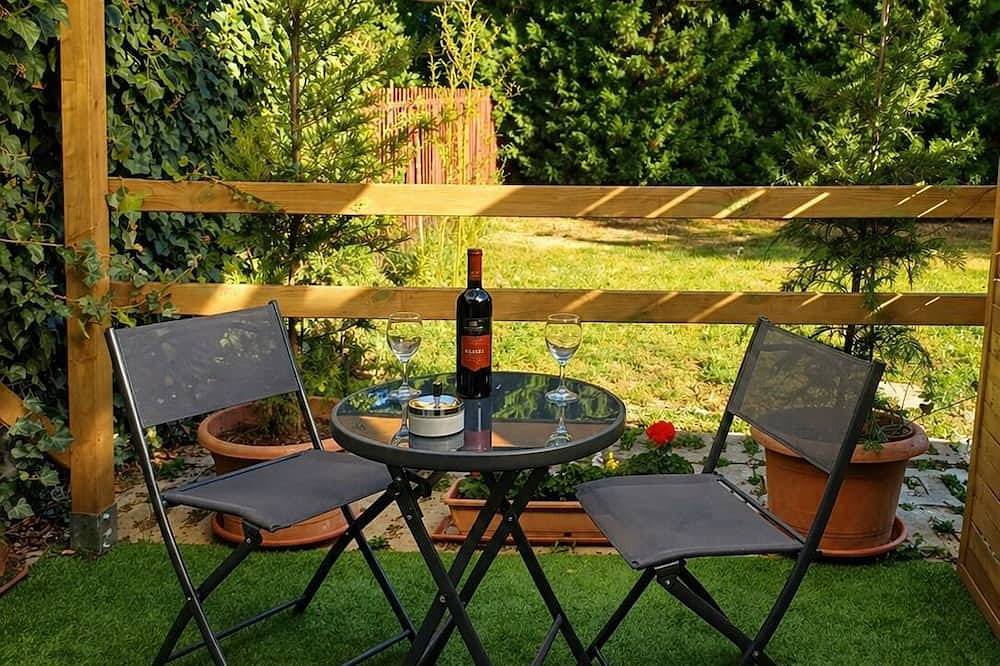Ganze Wohnung, Bnb37 New Apt | Free Gated Cctv Parking | Terrace | Near Budapest | Green Area in Großturwall, Érdi járás