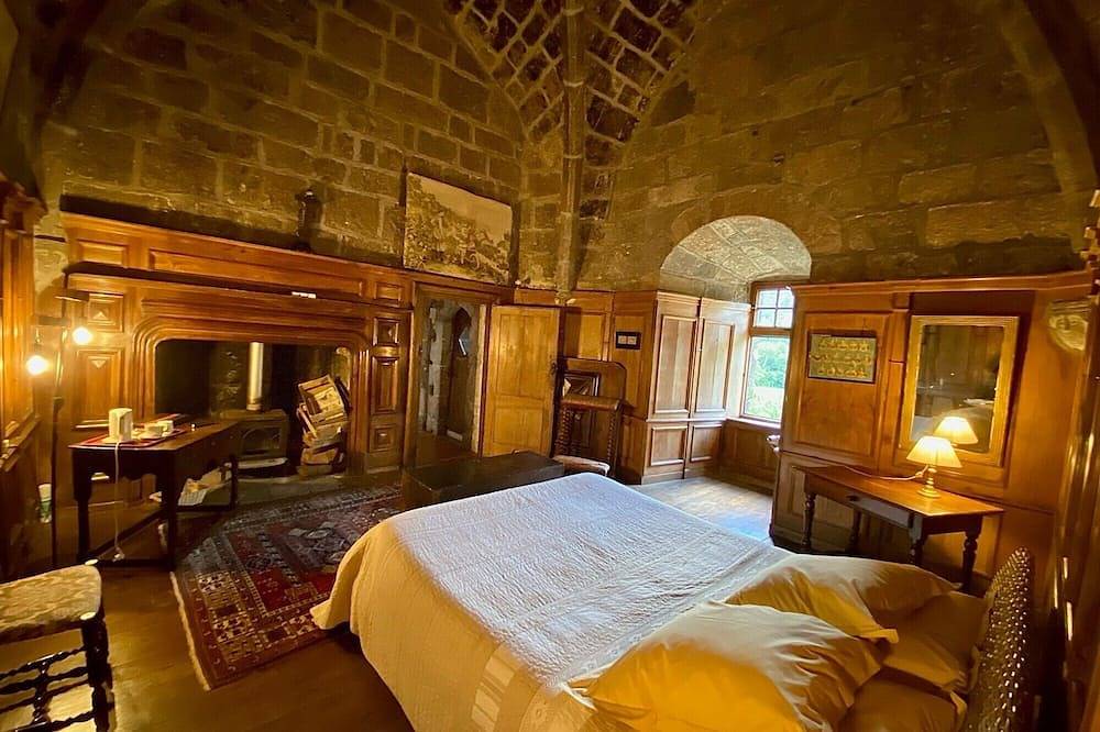 Chambre d’hôtes « Chambre Evêque » in Saint-Martin-sous-Vigouroux, Région de Saint-Flour