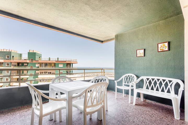 Ganze Wohnung, Apartment 'Entero Playa Perello' mit Gemeinschaftspool, Wlan und Klimaanlage in Platja del Perelló (Sueca), Sueca
